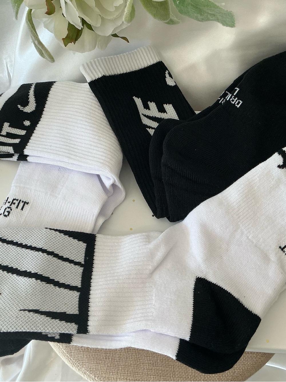 NWOT Nike Dri Fit Large 8-12 Black & White Athletic Crew Socks - 3-Pack